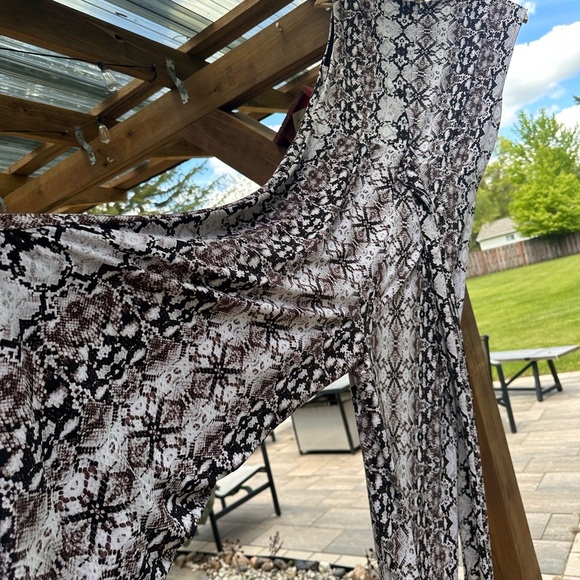 Nicole Miller Animal Print V-Neck Romper/Jumpsuit Women’s 10 - Picture 9 of 14